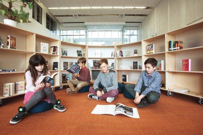 Curved Shelving from Natural Pod is ideal for educational and work spaces.