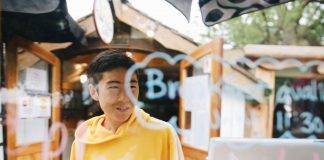 photo of man looking into window of eatery on salt spring island