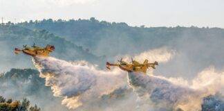 Canadian firefighting aircraft scoopers