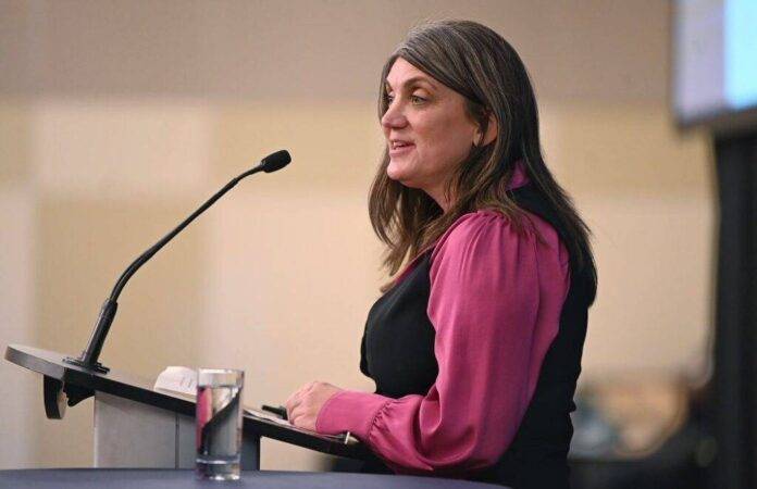 395551601_18401516572006920_7761512194499161042_n-1024x662 VIEA President Julie Sperber speaks at the annual Economic Summit. Photo: Dirk Heydemann.