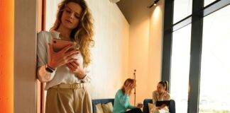 What Not to Wear (and How to Show Up) Casual meeting in a modern space